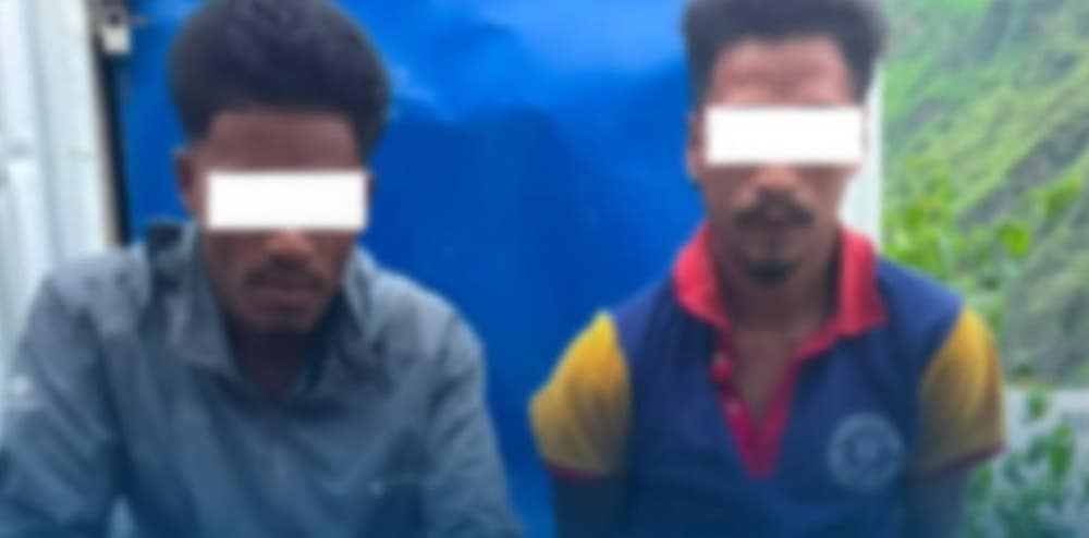 हवाई फायर गरि तीन किलो अफिम र खुकुरीसहित दुई जना पक्राउ