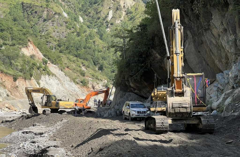 विपी राजमार्गमा पुनर्निर्मित ‘ट्रयाक’बाट यातायात सञ्चालनको तयारी